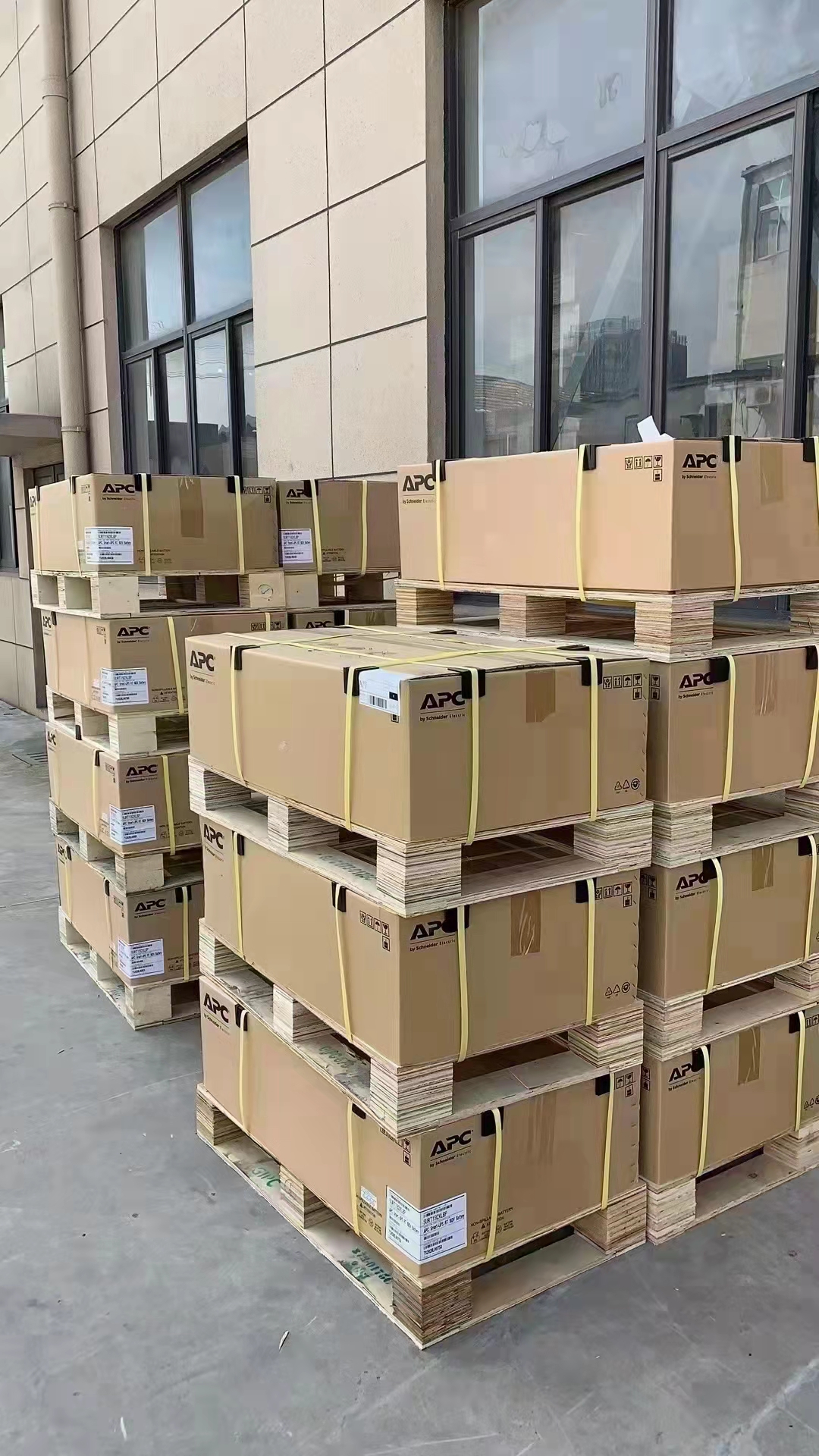 APCUPS電源RT系列送貨安裝